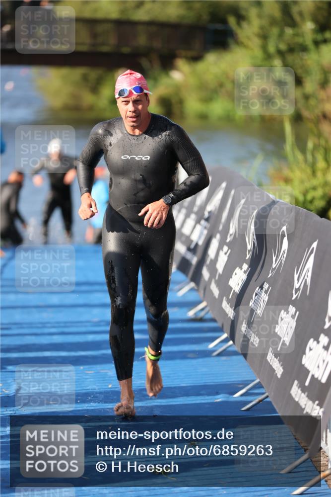 25.08.2024 - Elbe Triathlon Hamburg H.Heesch http://msf.ph/oto/6859263 25.08.2024 09:11:17 Schwimmen 336, 396, 399 meine-sportfotos.de
