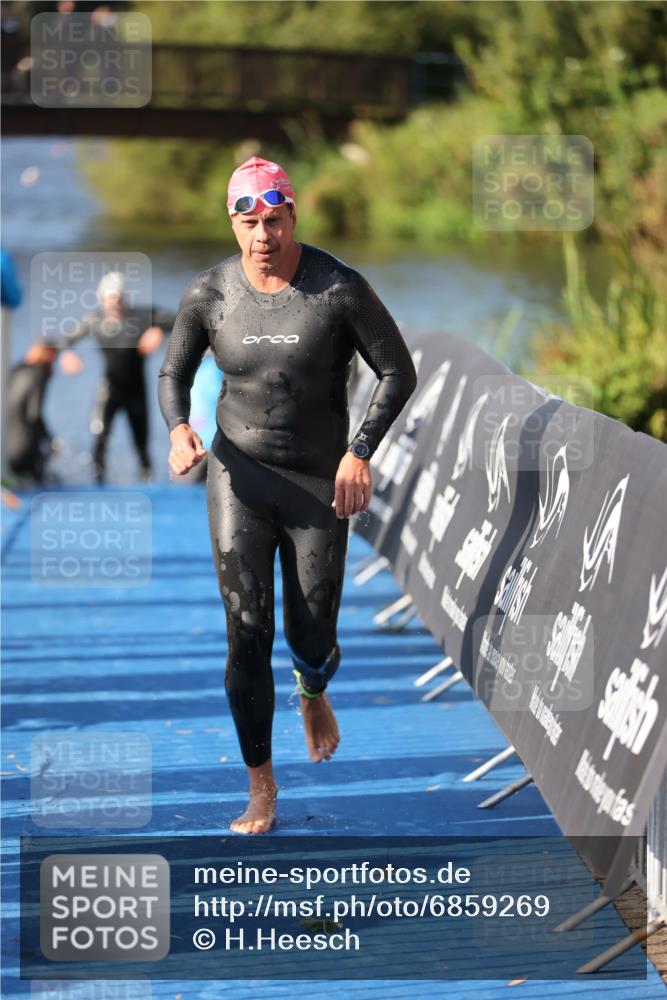 25.08.2024 - Elbe Triathlon Hamburg H.Heesch http://msf.ph/oto/6859269 25.08.2024 09:11:17 Schwimmen 336, 396, 399 meine-sportfotos.de