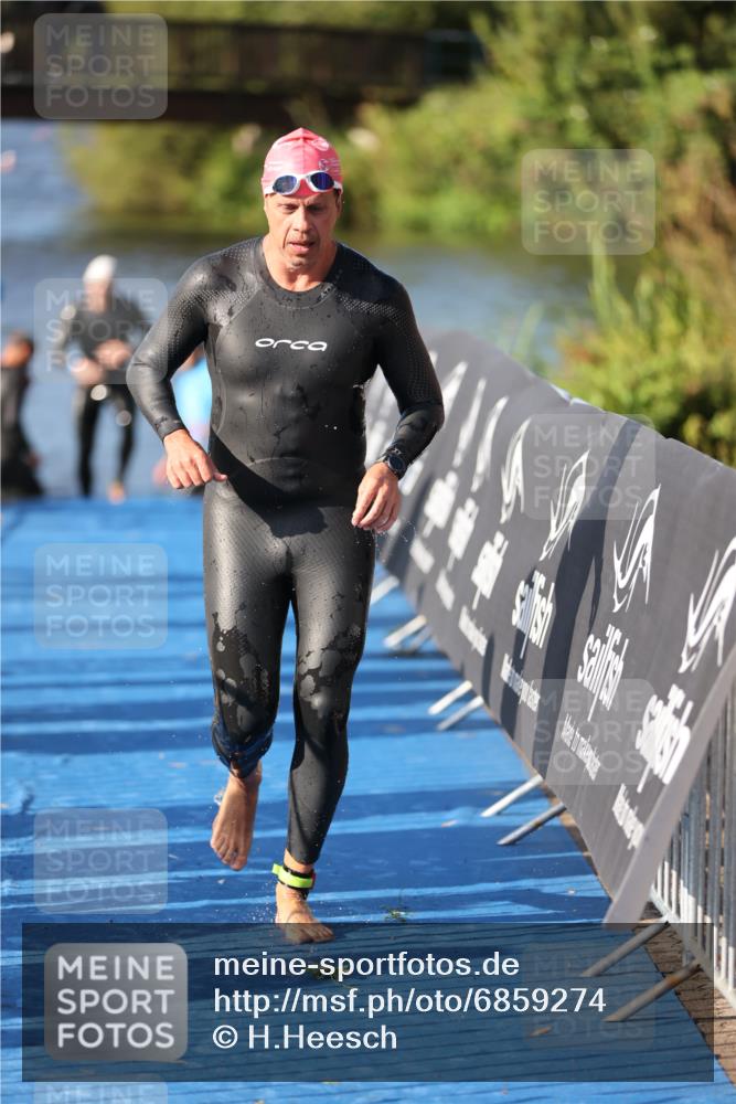25.08.2024 - Elbe Triathlon Hamburg H.Heesch http://msf.ph/oto/6859274 25.08.2024 09:11:18 Schwimmen 336, 396, 399 meine-sportfotos.de