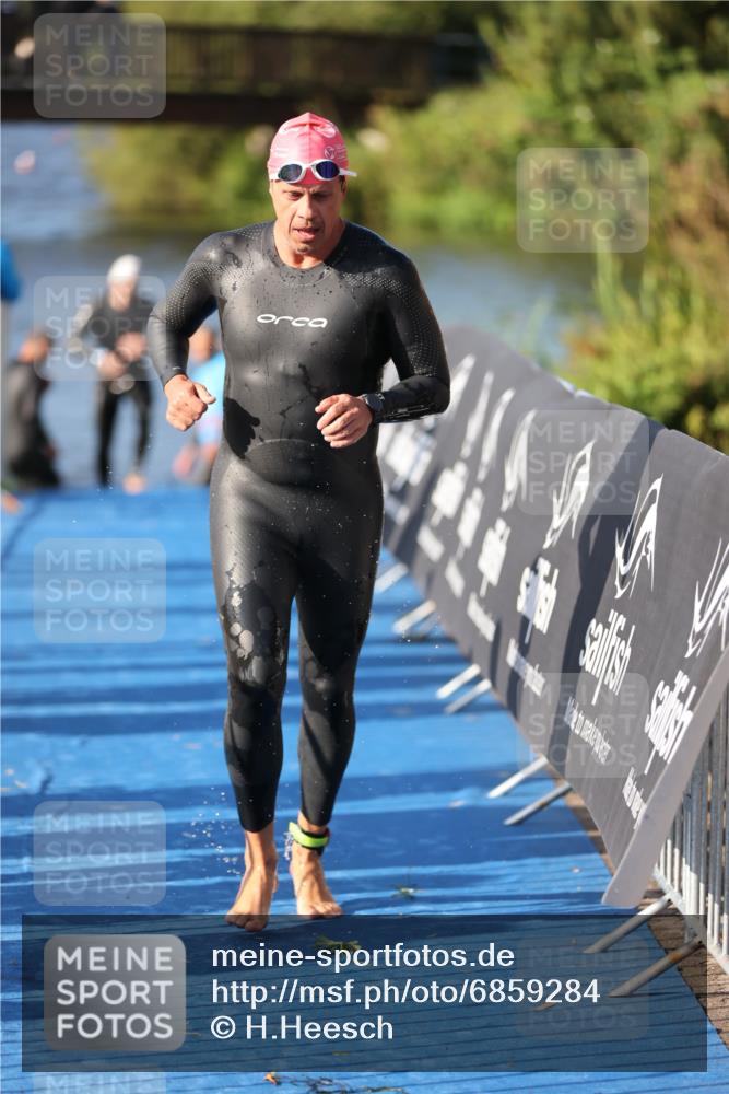 25.08.2024 - Elbe Triathlon Hamburg H.Heesch http://msf.ph/oto/6859284 25.08.2024 09:11:18 Schwimmen 336, 396, 399 meine-sportfotos.de