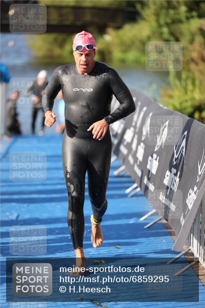 25.08.2024 - Elbe Triathlon Hamburg H.Heesch http://msf.ph/oto/6859295 25.08.2024 09:11:18 Schwimmen 336, 396, 399 meine-sportfotos.de