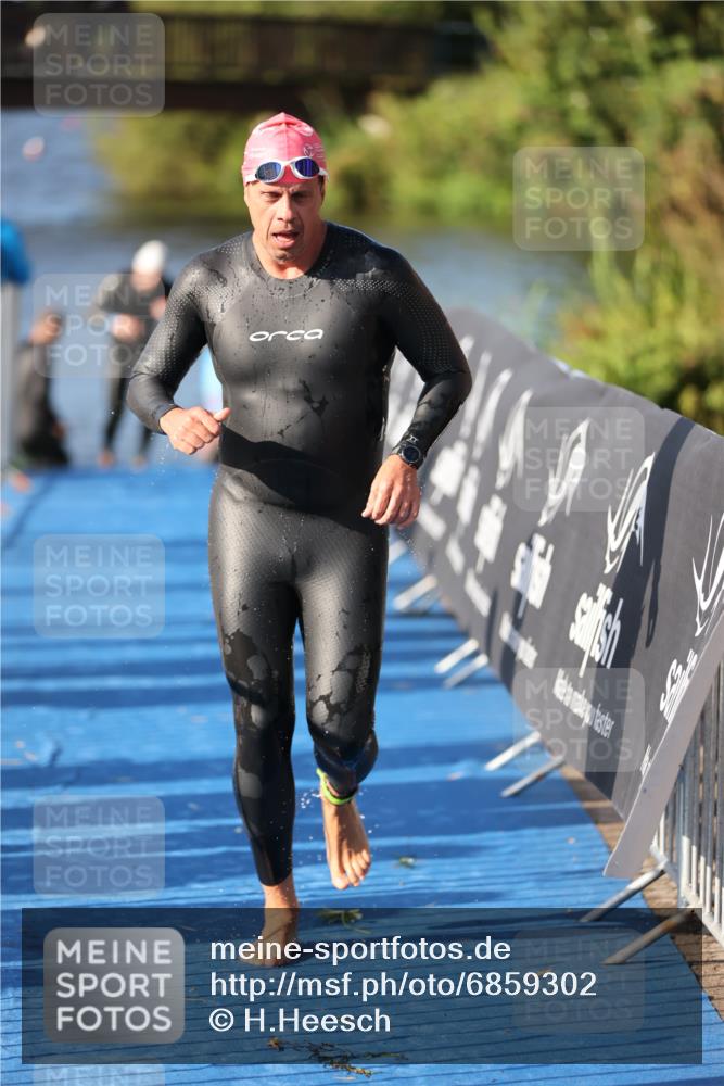25.08.2024 - Elbe Triathlon Hamburg H.Heesch http://msf.ph/oto/6859302 25.08.2024 09:11:18 Schwimmen 336, 396, 399 meine-sportfotos.de