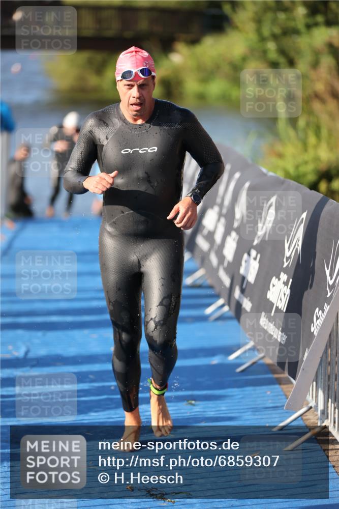 25.08.2024 - Elbe Triathlon Hamburg H.Heesch http://msf.ph/oto/6859307 25.08.2024 09:11:18 Schwimmen 336, 396, 399 meine-sportfotos.de