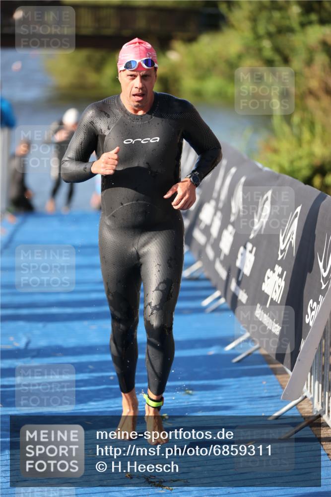 25.08.2024 - Elbe Triathlon Hamburg H.Heesch http://msf.ph/oto/6859311 25.08.2024 09:11:18 Schwimmen 336, 396, 399 meine-sportfotos.de