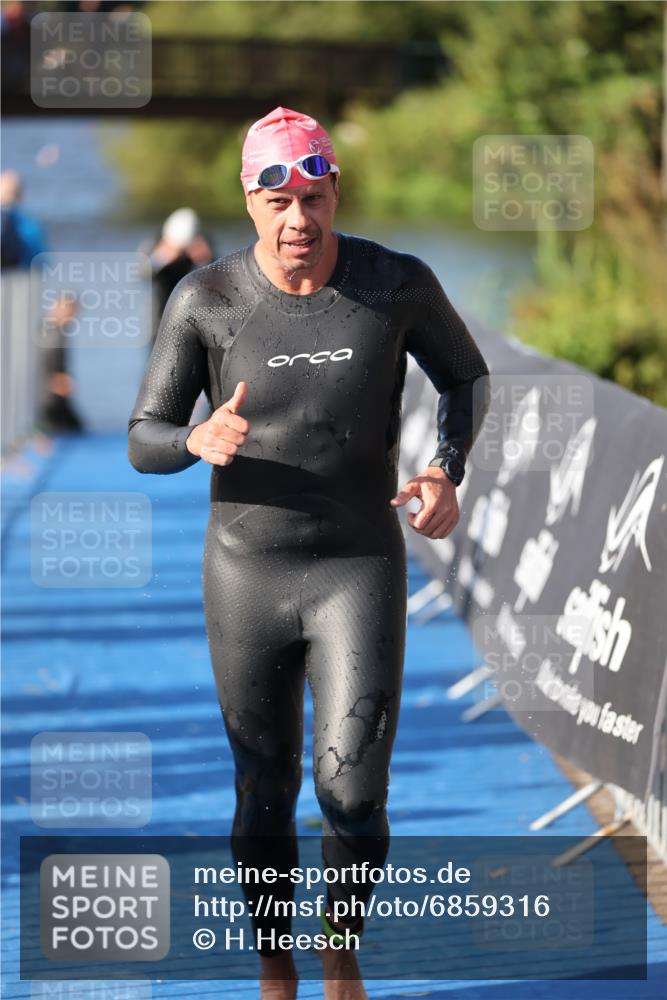 25.08.2024 - Elbe Triathlon Hamburg H.Heesch http://msf.ph/oto/6859316 25.08.2024 09:11:19 Schwimmen 336, 396, 399 meine-sportfotos.de
