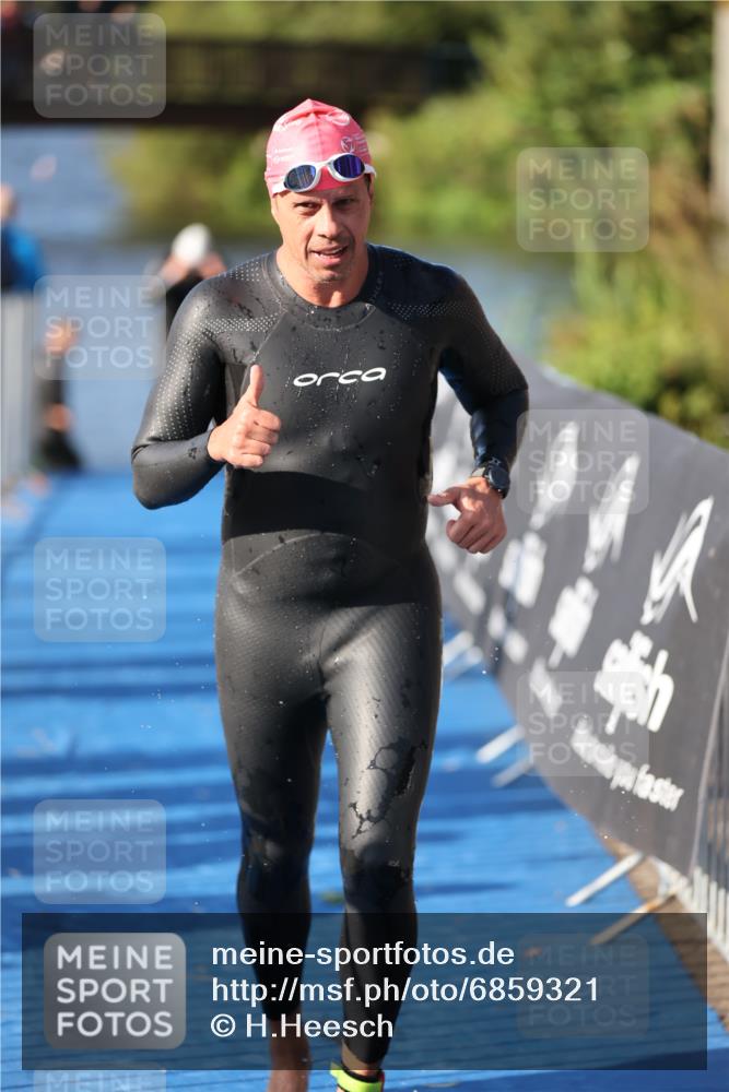 25.08.2024 - Elbe Triathlon Hamburg H.Heesch http://msf.ph/oto/6859321 25.08.2024 09:11:19 Schwimmen 336, 396, 399 meine-sportfotos.de