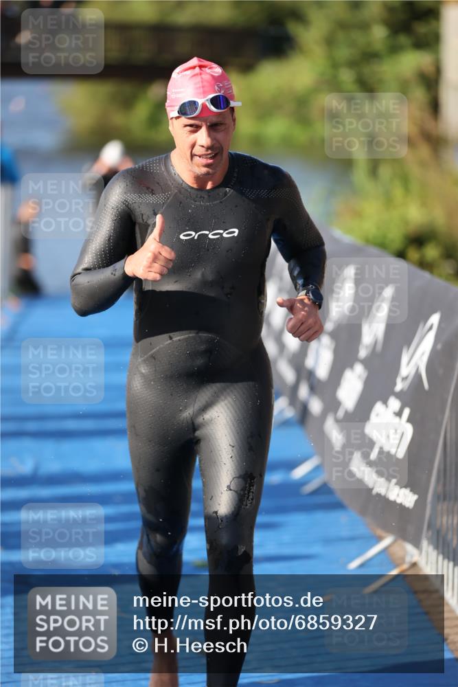 25.08.2024 - Elbe Triathlon Hamburg H.Heesch http://msf.ph/oto/6859327 25.08.2024 09:11:19 Schwimmen 336, 396, 399 meine-sportfotos.de