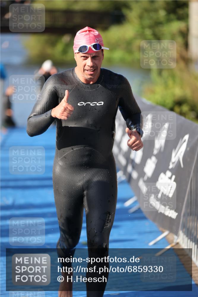 25.08.2024 - Elbe Triathlon Hamburg H.Heesch http://msf.ph/oto/6859330 25.08.2024 09:11:19 Schwimmen 336, 396, 399 meine-sportfotos.de