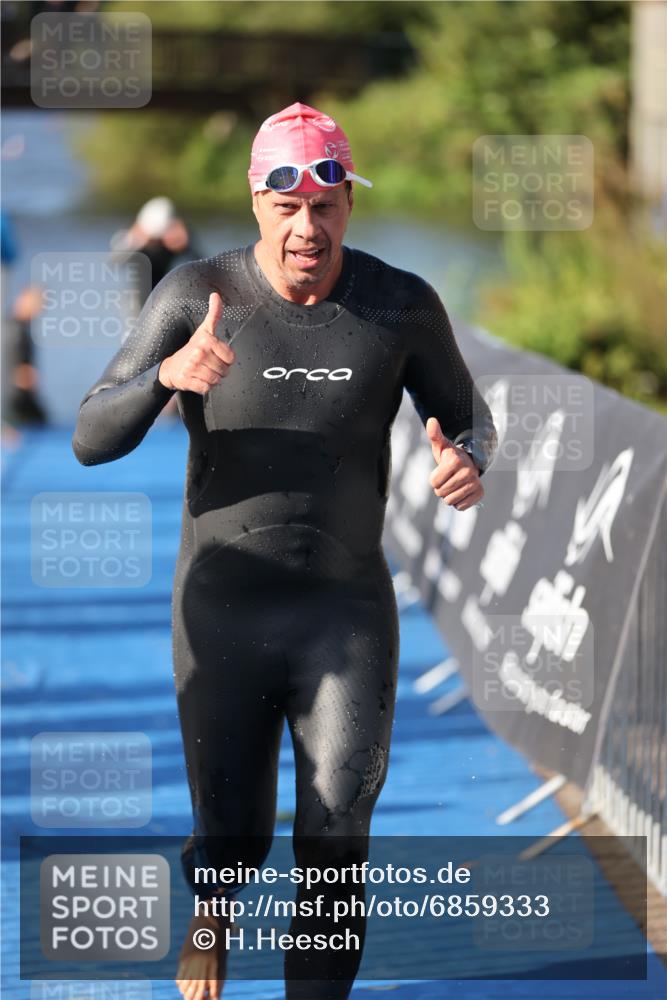 25.08.2024 - Elbe Triathlon Hamburg H.Heesch http://msf.ph/oto/6859333 25.08.2024 09:11:19 Schwimmen 336, 396, 399 meine-sportfotos.de