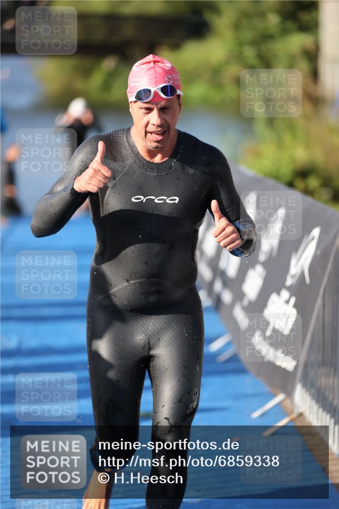 25.08.2024 - Elbe Triathlon Hamburg H.Heesch http://msf.ph/oto/6859338 25.08.2024 09:11:19 Schwimmen 336, 396, 399 meine-sportfotos.de