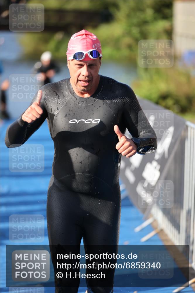 25.08.2024 - Elbe Triathlon Hamburg H.Heesch http://msf.ph/oto/6859340 25.08.2024 09:11:19 Schwimmen 336, 396, 399 meine-sportfotos.de