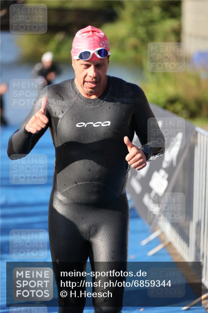 25.08.2024 - Elbe Triathlon Hamburg H.Heesch http://msf.ph/oto/6859344 25.08.2024 09:11:20 Schwimmen 336, 396, 399 meine-sportfotos.de