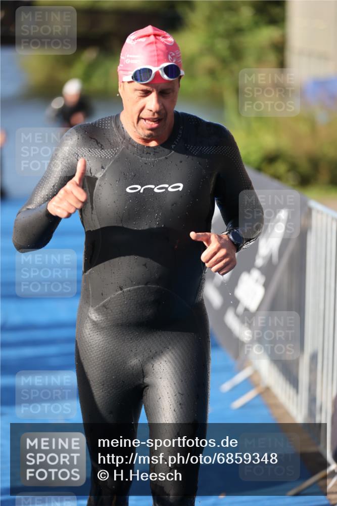25.08.2024 - Elbe Triathlon Hamburg H.Heesch http://msf.ph/oto/6859348 25.08.2024 09:11:20 Schwimmen 336, 396, 399 meine-sportfotos.de
