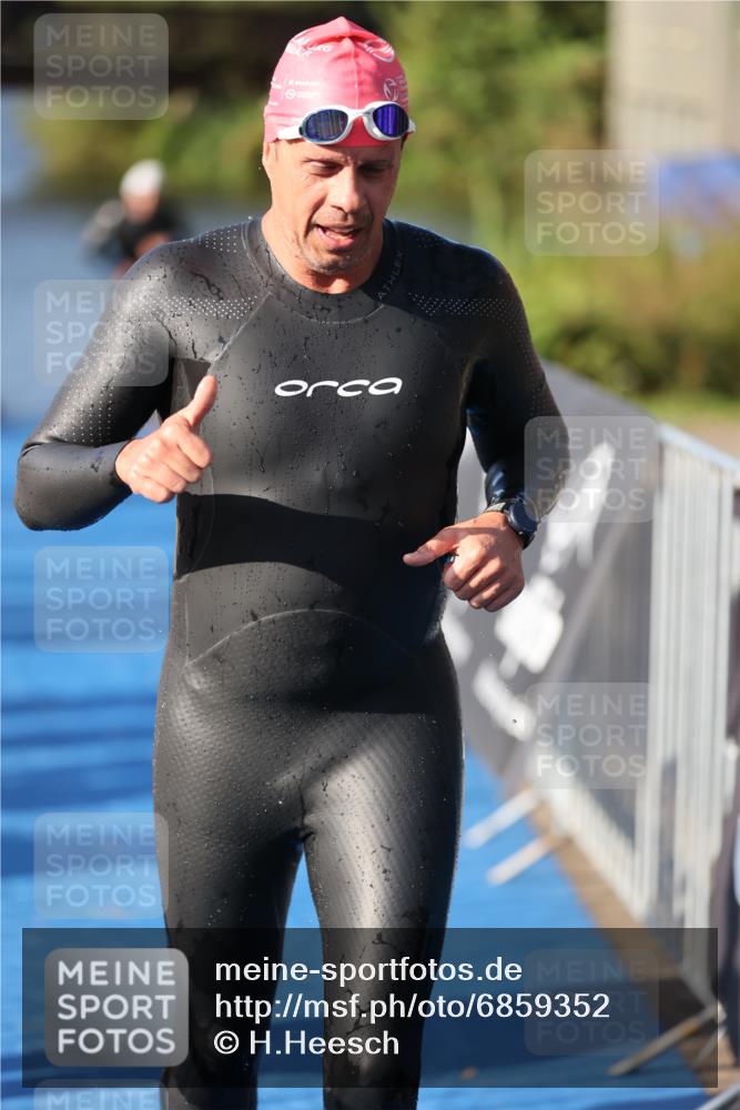 25.08.2024 - Elbe Triathlon Hamburg H.Heesch http://msf.ph/oto/6859352 25.08.2024 09:11:20 Schwimmen 336, 396, 399 meine-sportfotos.de