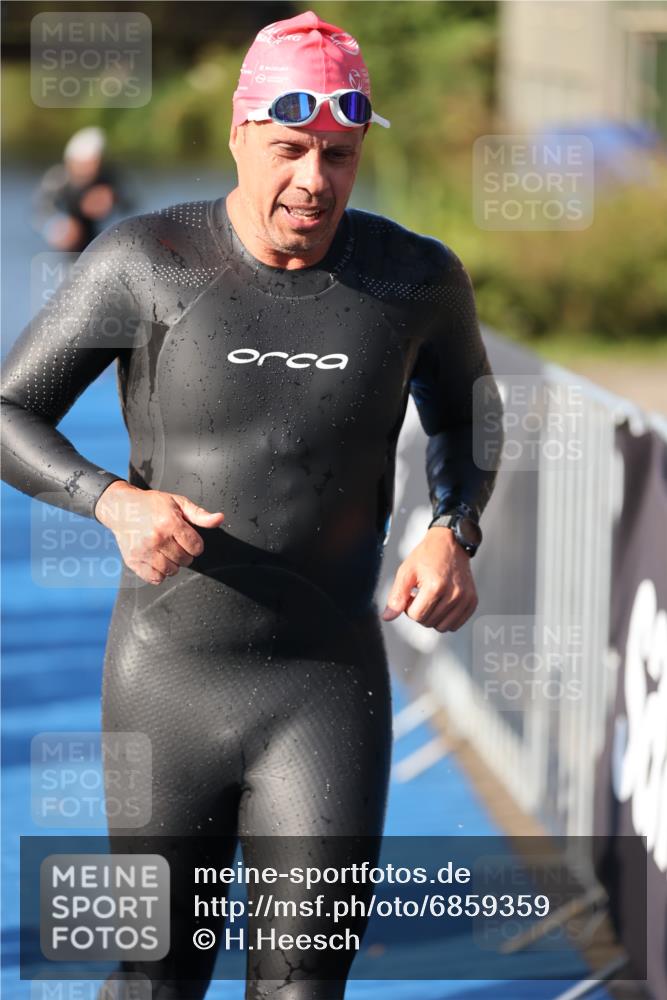 25.08.2024 - Elbe Triathlon Hamburg H.Heesch http://msf.ph/oto/6859359 25.08.2024 09:11:20 Schwimmen 336, 396, 399 meine-sportfotos.de