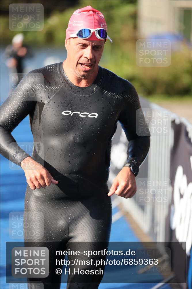 25.08.2024 - Elbe Triathlon Hamburg H.Heesch http://msf.ph/oto/6859363 25.08.2024 09:11:20 Schwimmen 336, 396, 399 meine-sportfotos.de