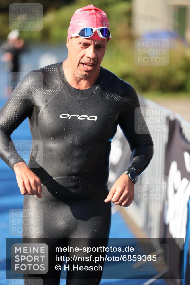 25.08.2024 - Elbe Triathlon Hamburg H.Heesch http://msf.ph/oto/6859365 25.08.2024 09:11:20 Schwimmen 336, 396, 399 meine-sportfotos.de