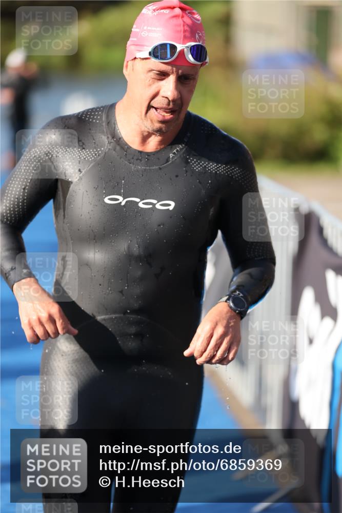 25.08.2024 - Elbe Triathlon Hamburg H.Heesch http://msf.ph/oto/6859369 25.08.2024 09:11:20 Schwimmen 336, 396, 399 meine-sportfotos.de