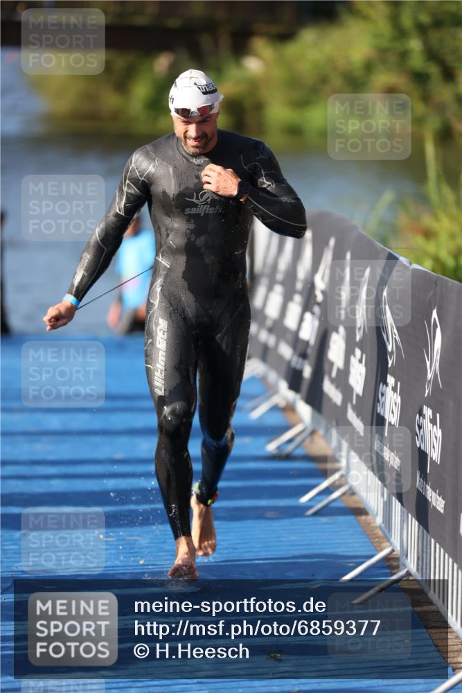 25.08.2024 - Elbe Triathlon Hamburg H.Heesch http://msf.ph/oto/6859377 25.08.2024 09:11:25 Schwimmen 336, 396, 399 meine-sportfotos.de