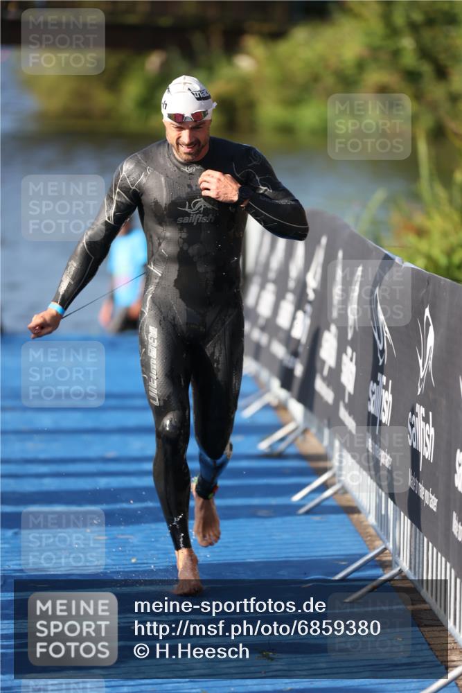 25.08.2024 - Elbe Triathlon Hamburg H.Heesch http://msf.ph/oto/6859380 25.08.2024 09:11:25 Schwimmen 336, 396, 399 meine-sportfotos.de