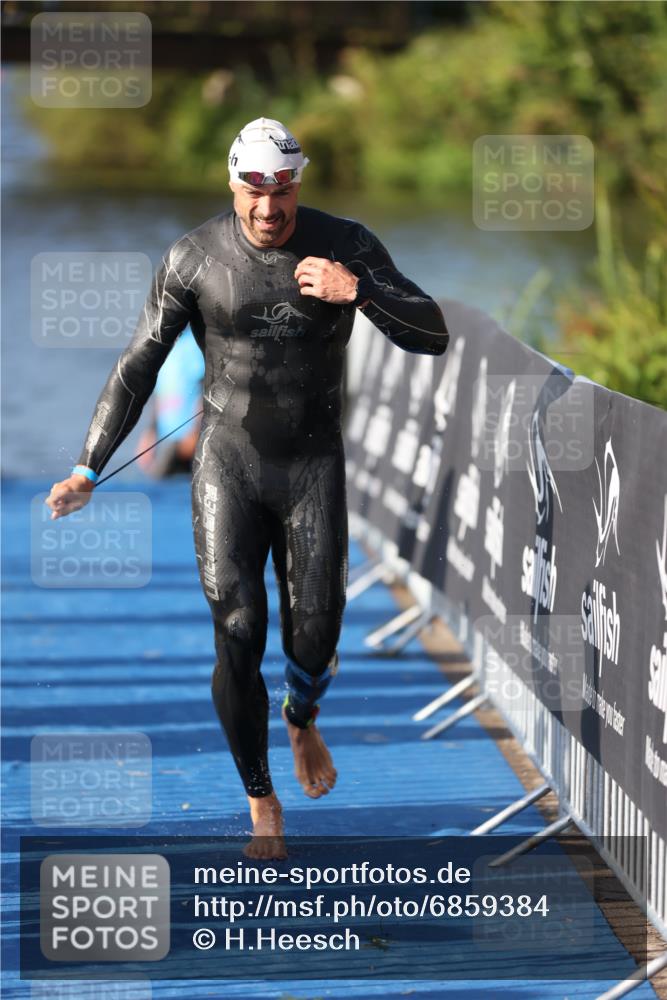 25.08.2024 - Elbe Triathlon Hamburg H.Heesch http://msf.ph/oto/6859384 25.08.2024 09:11:25 Schwimmen 336, 396, 399 meine-sportfotos.de