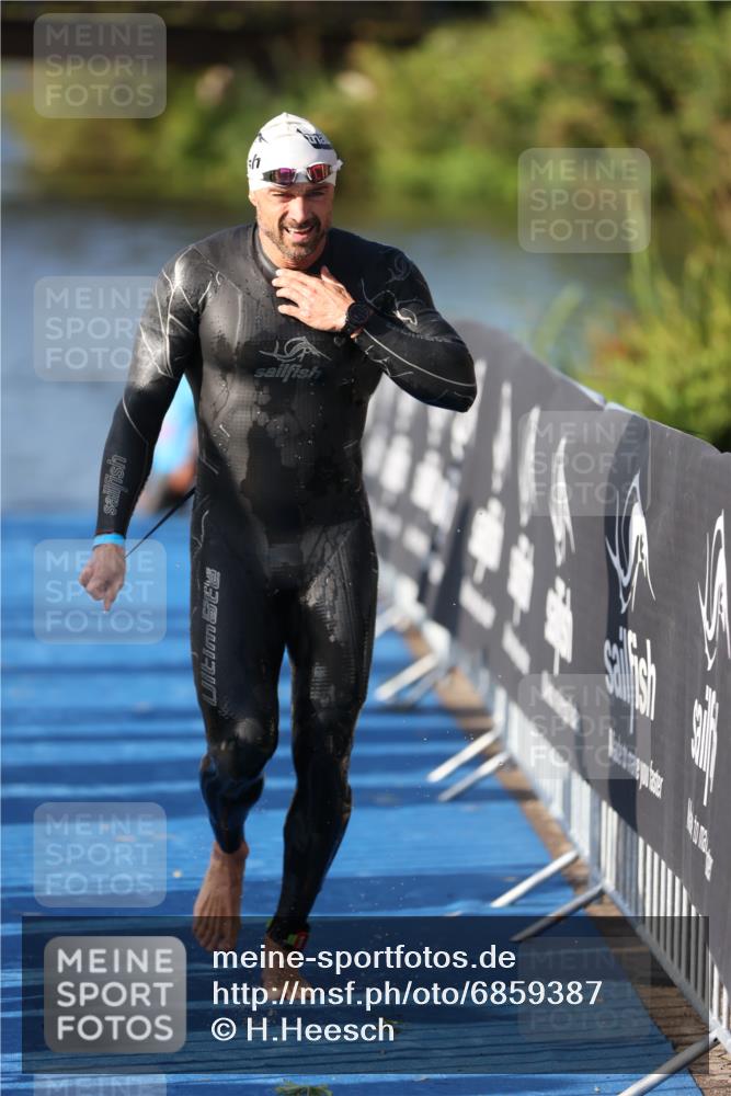 25.08.2024 - Elbe Triathlon Hamburg H.Heesch http://msf.ph/oto/6859387 25.08.2024 09:11:25 Schwimmen 336, 396, 399 meine-sportfotos.de