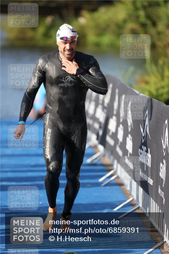 25.08.2024 - Elbe Triathlon Hamburg H.Heesch http://msf.ph/oto/6859391 25.08.2024 09:11:25 Schwimmen 336, 396, 399 meine-sportfotos.de