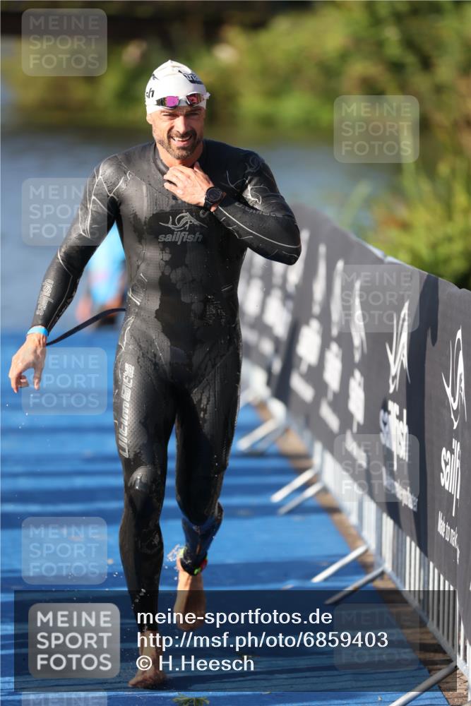 25.08.2024 - Elbe Triathlon Hamburg H.Heesch http://msf.ph/oto/6859403 25.08.2024 09:11:25 Schwimmen 336, 396, 399 meine-sportfotos.de