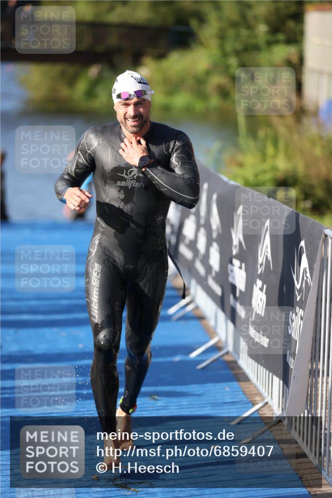 25.08.2024 - Elbe Triathlon Hamburg H.Heesch http://msf.ph/oto/6859407 25.08.2024 09:11:26 Schwimmen 336, 396, 399 meine-sportfotos.de