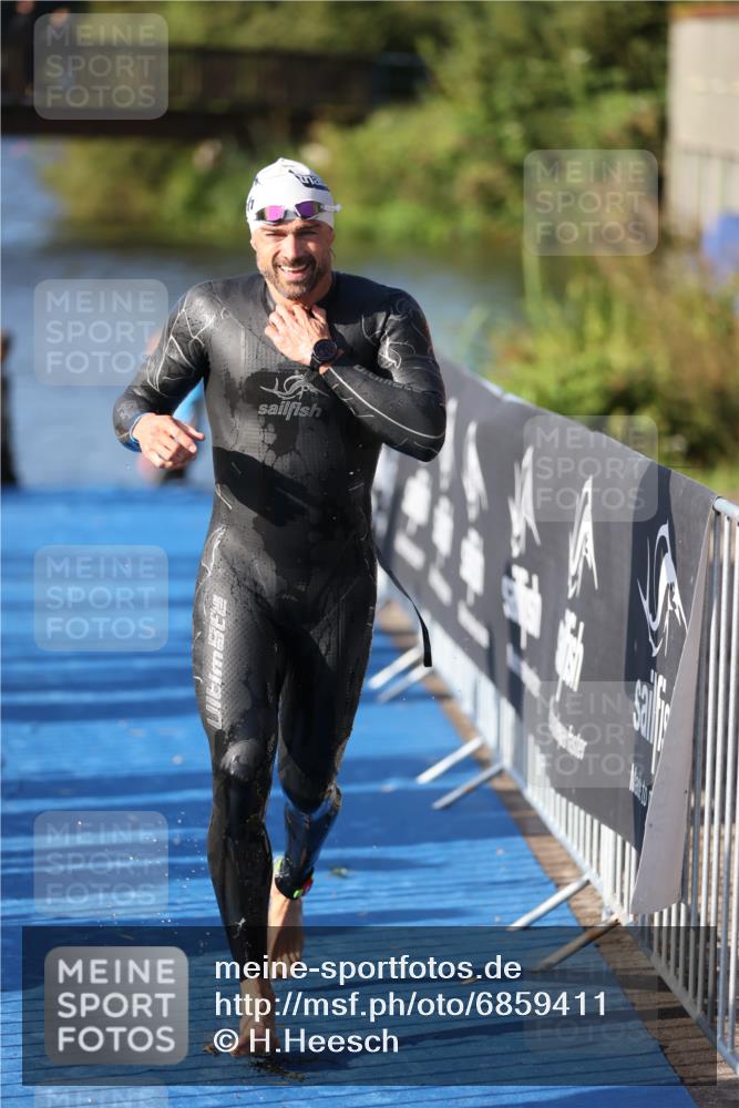 25.08.2024 - Elbe Triathlon Hamburg H.Heesch http://msf.ph/oto/6859411 25.08.2024 09:11:26 Schwimmen 336, 396, 399 meine-sportfotos.de
