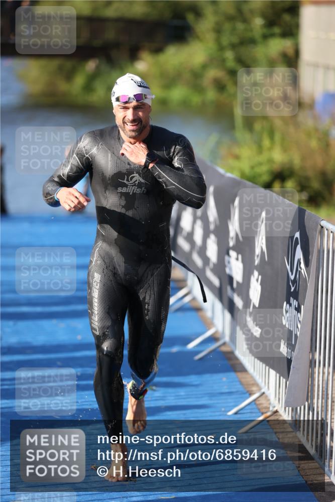 25.08.2024 - Elbe Triathlon Hamburg H.Heesch http://msf.ph/oto/6859416 25.08.2024 09:11:26 Schwimmen 336, 396, 399 meine-sportfotos.de