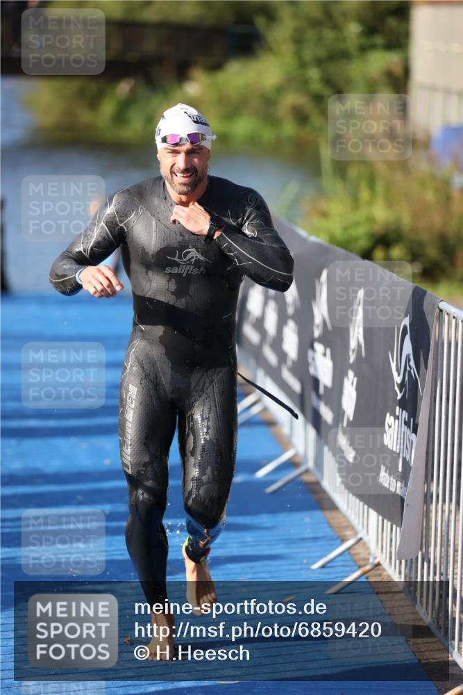 25.08.2024 - Elbe Triathlon Hamburg H.Heesch http://msf.ph/oto/6859420 25.08.2024 09:11:26 Schwimmen 336, 396, 399 meine-sportfotos.de