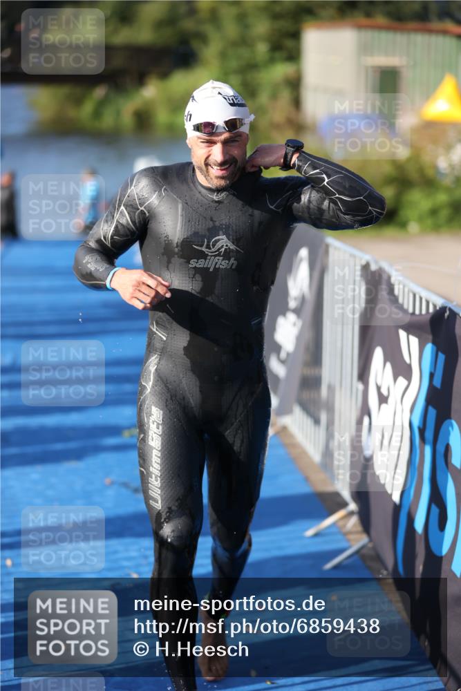 25.08.2024 - Elbe Triathlon Hamburg H.Heesch http://msf.ph/oto/6859438 25.08.2024 09:11:27 Schwimmen 336, 396, 399 meine-sportfotos.de