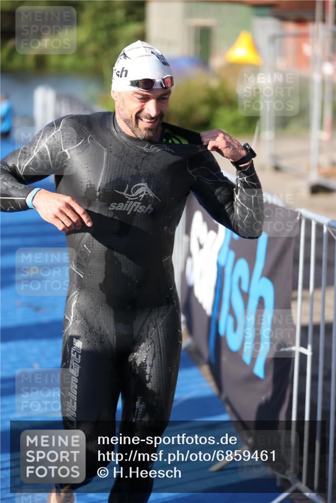 25.08.2024 - Elbe Triathlon Hamburg H.Heesch http://msf.ph/oto/6859461 25.08.2024 09:11:28 Schwimmen 336, 396, 399 meine-sportfotos.de