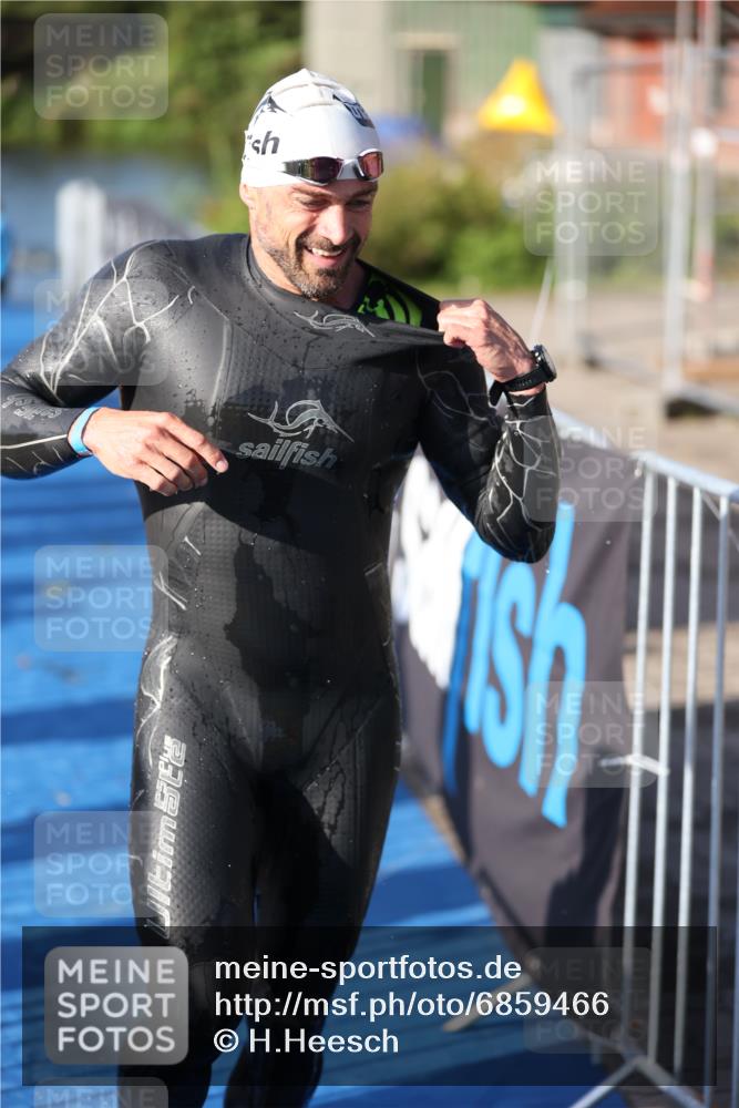 25.08.2024 - Elbe Triathlon Hamburg H.Heesch http://msf.ph/oto/6859466 25.08.2024 09:11:28 Schwimmen 336, 396, 399 meine-sportfotos.de