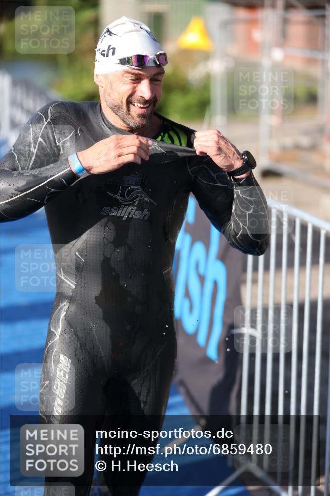 25.08.2024 - Elbe Triathlon Hamburg H.Heesch http://msf.ph/oto/6859480 25.08.2024 09:11:28 Schwimmen 336, 396, 399 meine-sportfotos.de