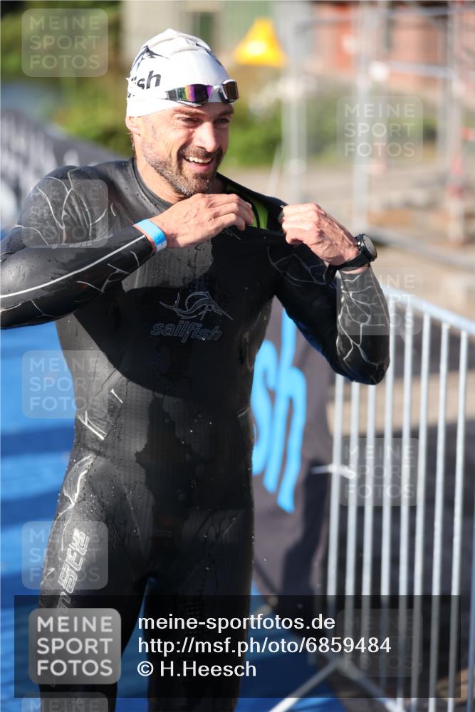 25.08.2024 - Elbe Triathlon Hamburg H.Heesch http://msf.ph/oto/6859484 25.08.2024 09:11:28 Schwimmen 336, 396, 399 meine-sportfotos.de