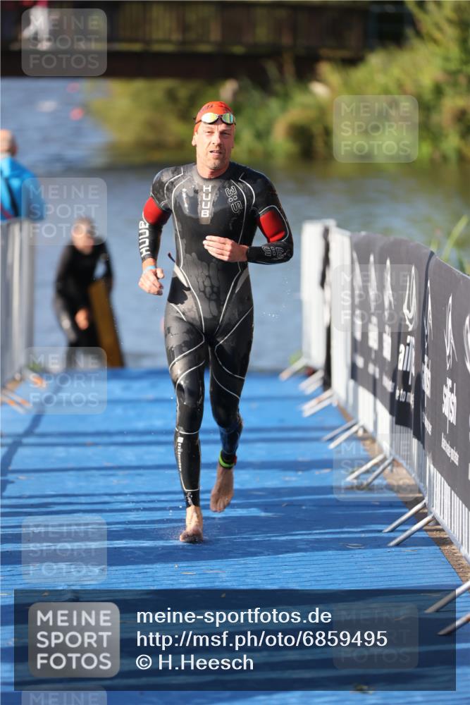 25.08.2024 - Elbe Triathlon Hamburg H.Heesch http://msf.ph/oto/6859495 25.08.2024 09:11:43 Schwimmen 336, 424 meine-sportfotos.de