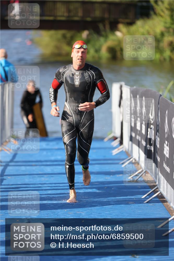 25.08.2024 - Elbe Triathlon Hamburg H.Heesch http://msf.ph/oto/6859500 25.08.2024 09:11:43 Schwimmen 336, 424 meine-sportfotos.de