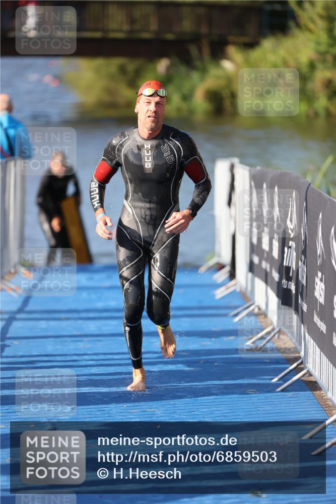 25.08.2024 - Elbe Triathlon Hamburg H.Heesch http://msf.ph/oto/6859503 25.08.2024 09:11:43 Schwimmen 336, 424 meine-sportfotos.de