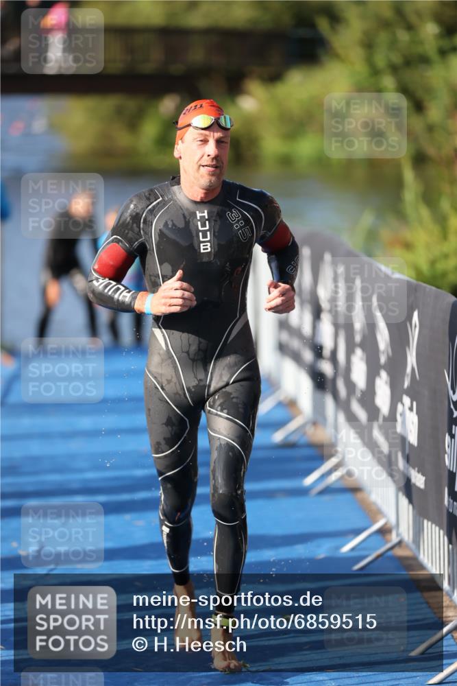 25.08.2024 - Elbe Triathlon Hamburg H.Heesch http://msf.ph/oto/6859515 25.08.2024 09:11:44 Schwimmen 424 meine-sportfotos.de