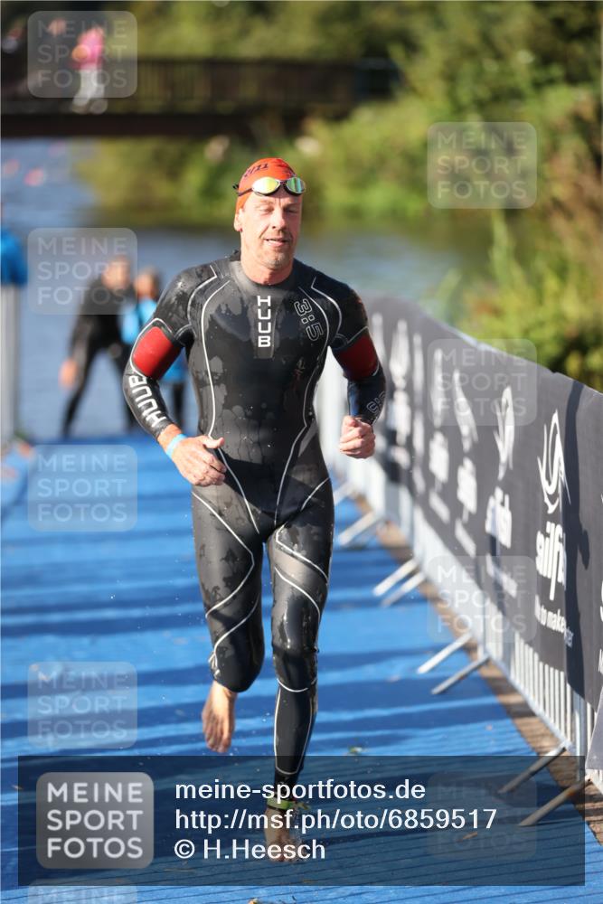25.08.2024 - Elbe Triathlon Hamburg H.Heesch http://msf.ph/oto/6859517 25.08.2024 09:11:44 Schwimmen 424 meine-sportfotos.de