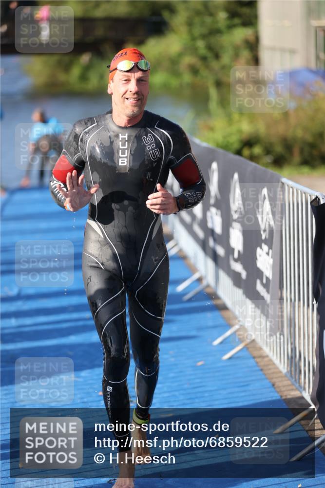 25.08.2024 - Elbe Triathlon Hamburg H.Heesch http://msf.ph/oto/6859522 25.08.2024 09:11:45 Schwimmen 424 meine-sportfotos.de