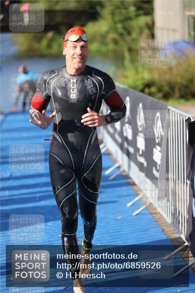 25.08.2024 - Elbe Triathlon Hamburg H.Heesch http://msf.ph/oto/6859526 25.08.2024 09:11:45 Schwimmen 424 meine-sportfotos.de
