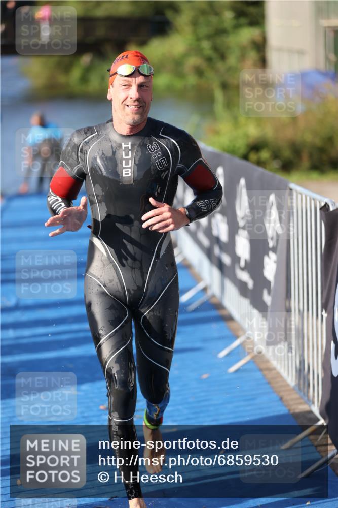 25.08.2024 - Elbe Triathlon Hamburg H.Heesch http://msf.ph/oto/6859530 25.08.2024 09:11:45 Schwimmen 424 meine-sportfotos.de