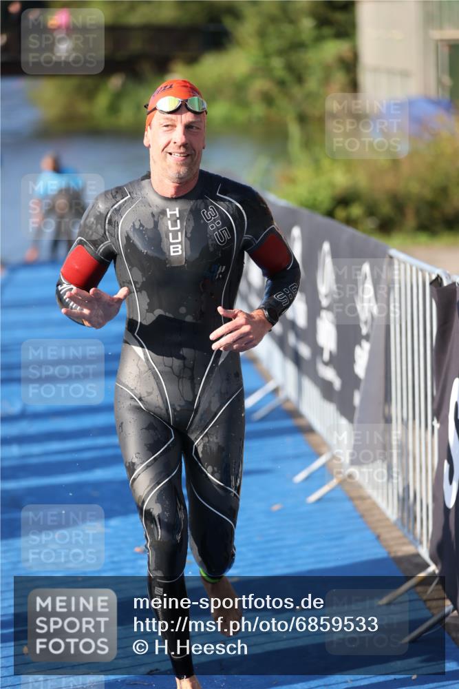 25.08.2024 - Elbe Triathlon Hamburg H.Heesch http://msf.ph/oto/6859533 25.08.2024 09:11:45 Schwimmen 424 meine-sportfotos.de