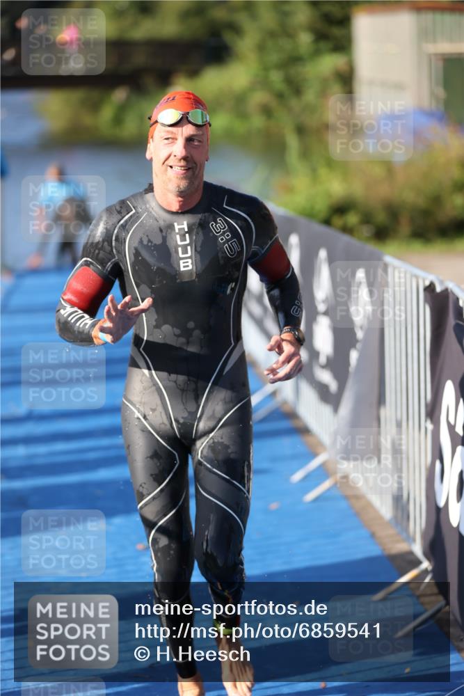 25.08.2024 - Elbe Triathlon Hamburg H.Heesch http://msf.ph/oto/6859541 25.08.2024 09:11:45 Schwimmen 424 meine-sportfotos.de