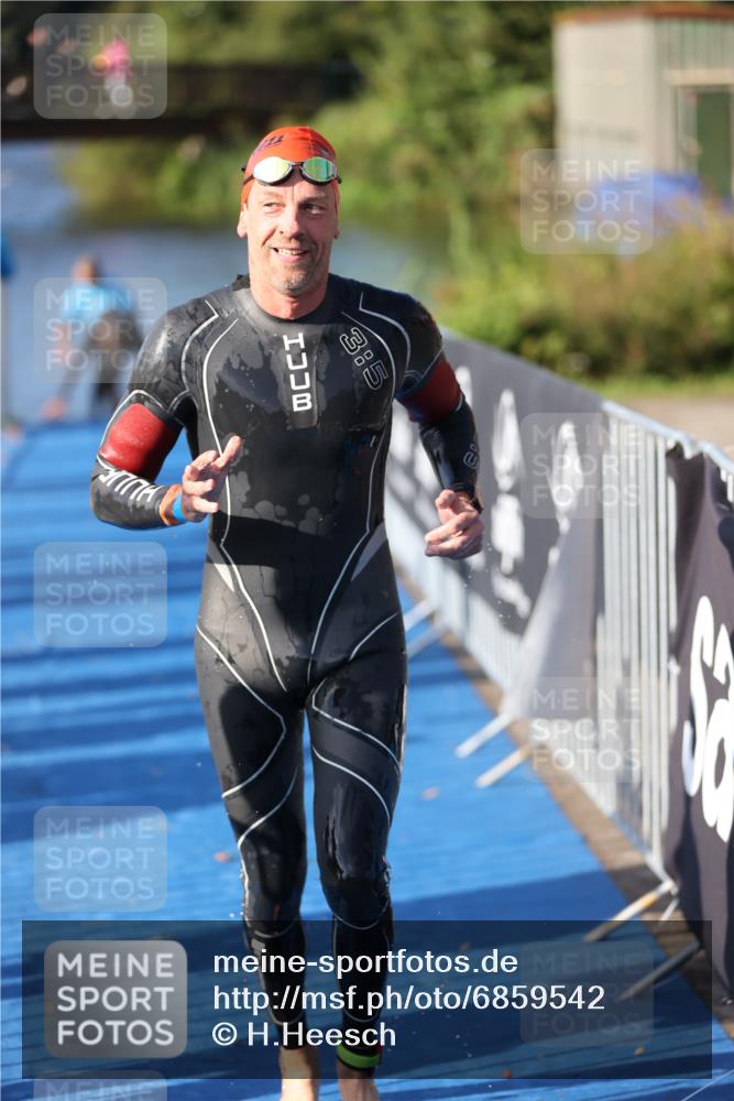 25.08.2024 - Elbe Triathlon Hamburg H.Heesch http://msf.ph/oto/6859542 25.08.2024 09:11:45 Schwimmen 424 meine-sportfotos.de