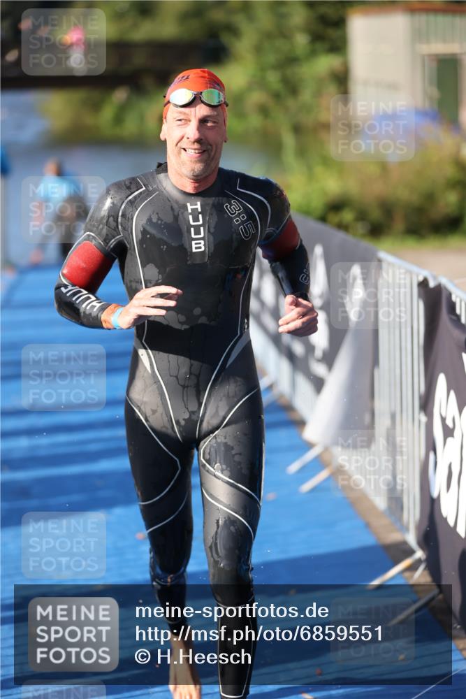 25.08.2024 - Elbe Triathlon Hamburg H.Heesch http://msf.ph/oto/6859551 25.08.2024 09:11:46 Schwimmen 424 meine-sportfotos.de