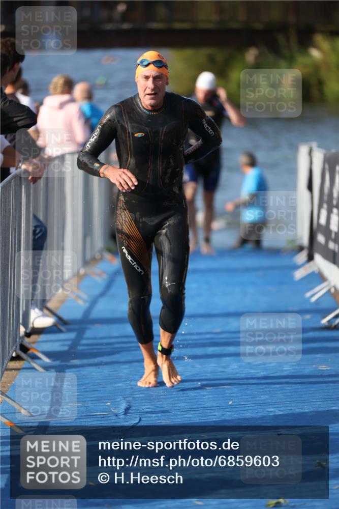 25.08.2024 - Elbe Triathlon Hamburg H.Heesch http://msf.ph/oto/6859603 25.08.2024 09:13:16 Schwimmen 220, 410, 443 meine-sportfotos.de